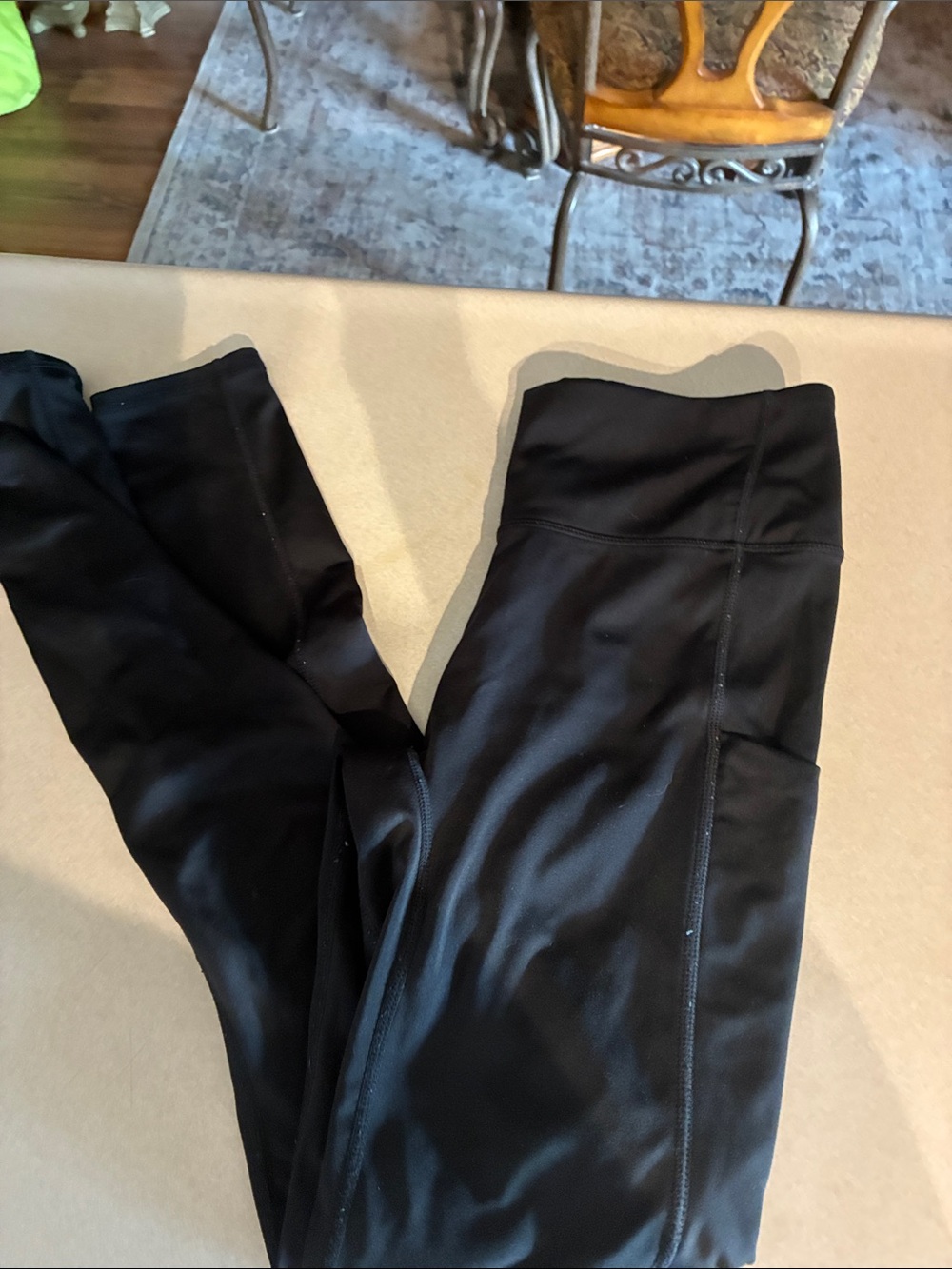 High-Waist Black Performance Leggings with Side Pocket